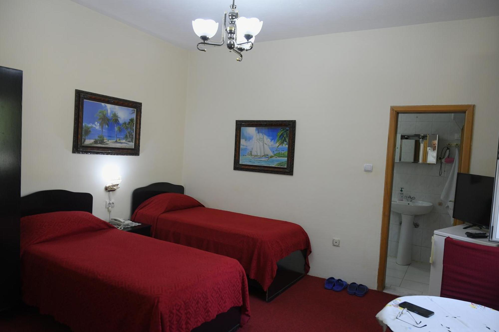 Hotel Haxhiu 2*